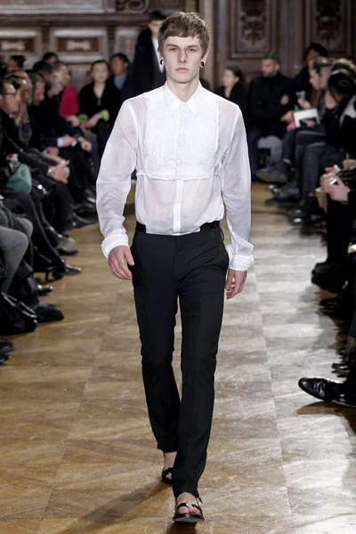 Look 19